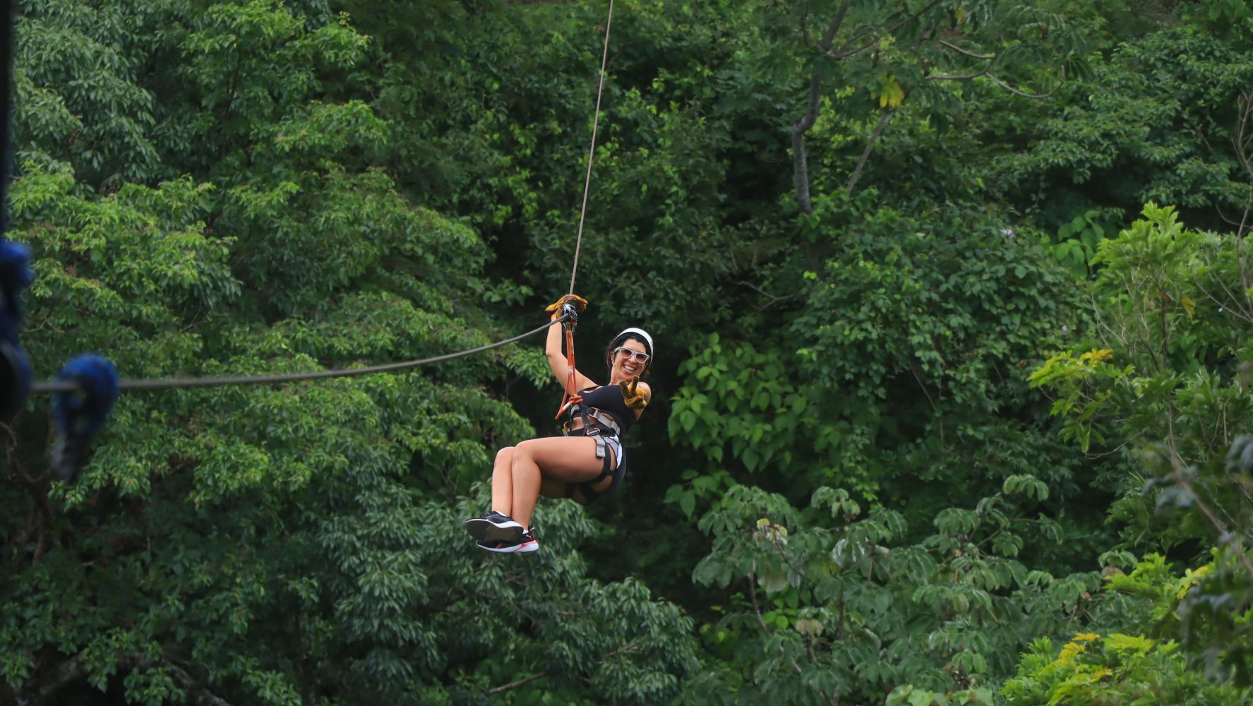 Aventura en tirolina cerca del volcán Rincón de la Vieja